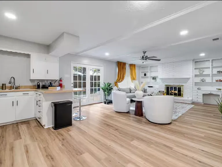 9005 Villa Park Cir — Photo 3