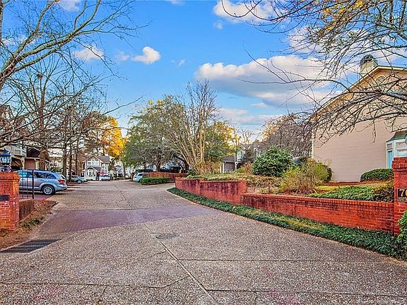 2nd image of 724 Victorian Pl