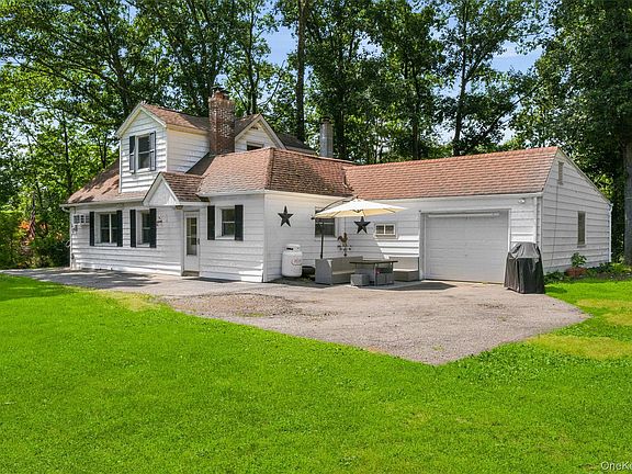 3rd image of 28 Mahopac Avenue