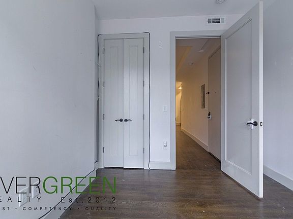 5th image of 489 Chauncey St