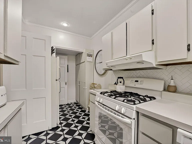 1605 44th St NW — Photo 13