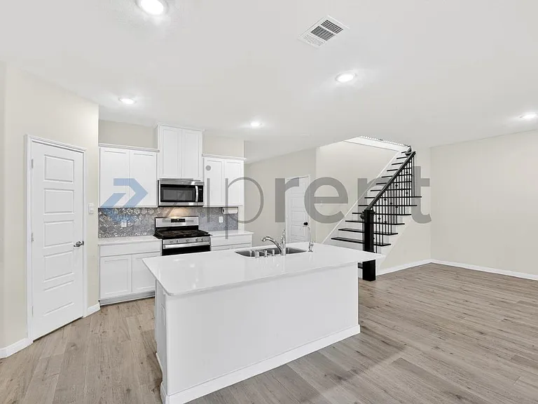 13400 Manuel Dr — Photo 7
