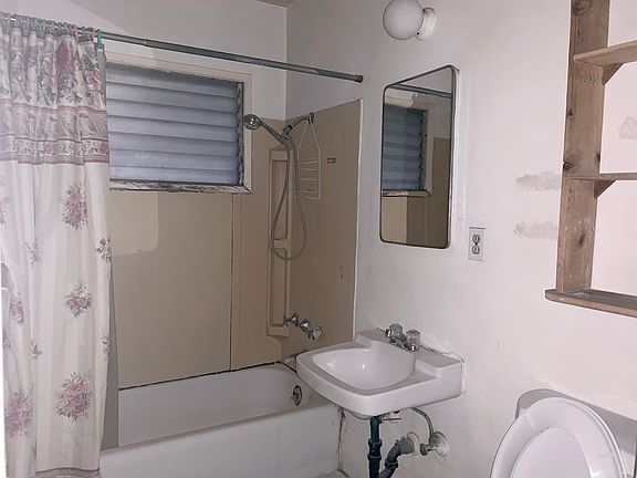 5th image of 172 N Catalina Ave