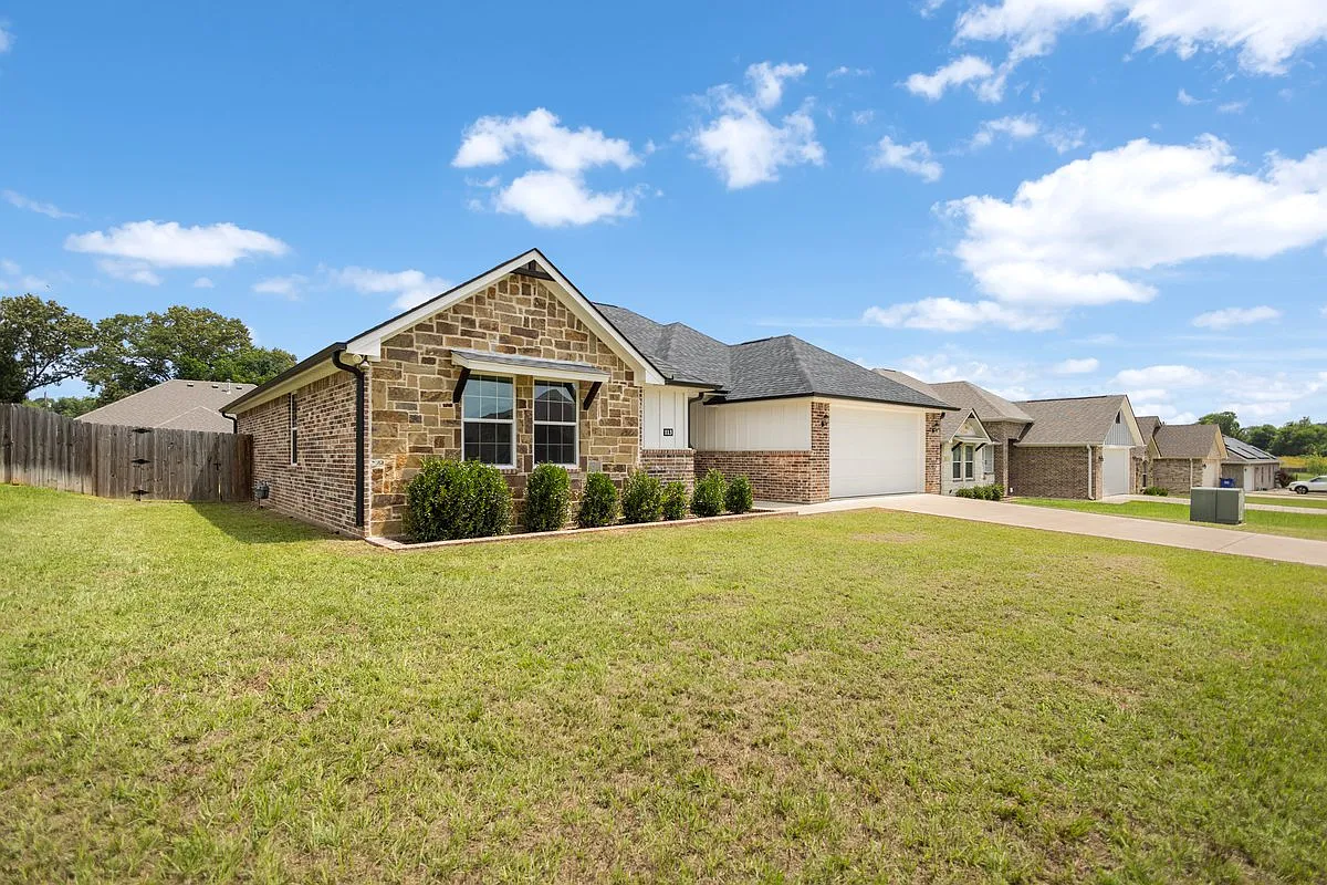 113 Hay Meadow Dr — Photo 2