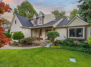 817 Quail Hollow Cir, Avon Lake, OH 44012