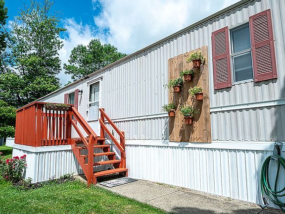 3rd image of 5521 Hazel Dr