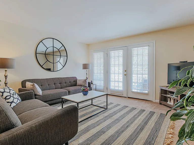 Lakeside Apartments — Photo 9