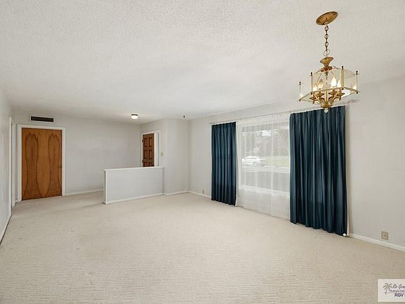 2nd image of 1013 E Cenizo St