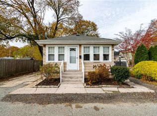 39 Mawney Ave, Warwick, RI 02889