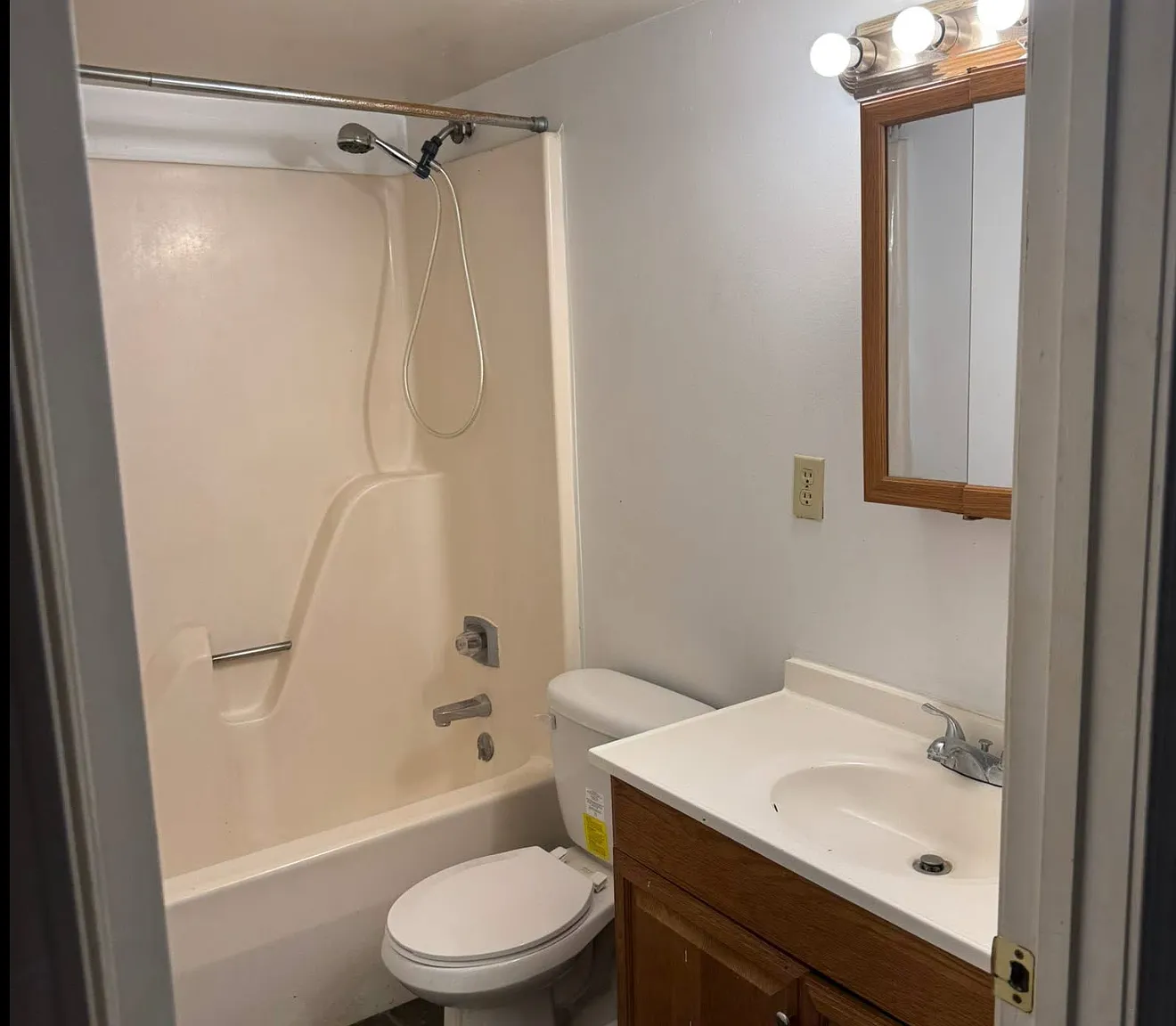 2 bed, 760 sqft, $795 — Photo 4