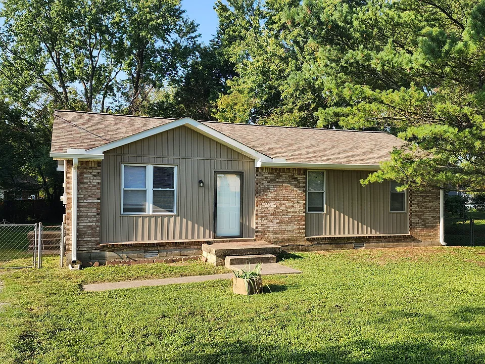 502 Meadowbrook Ct