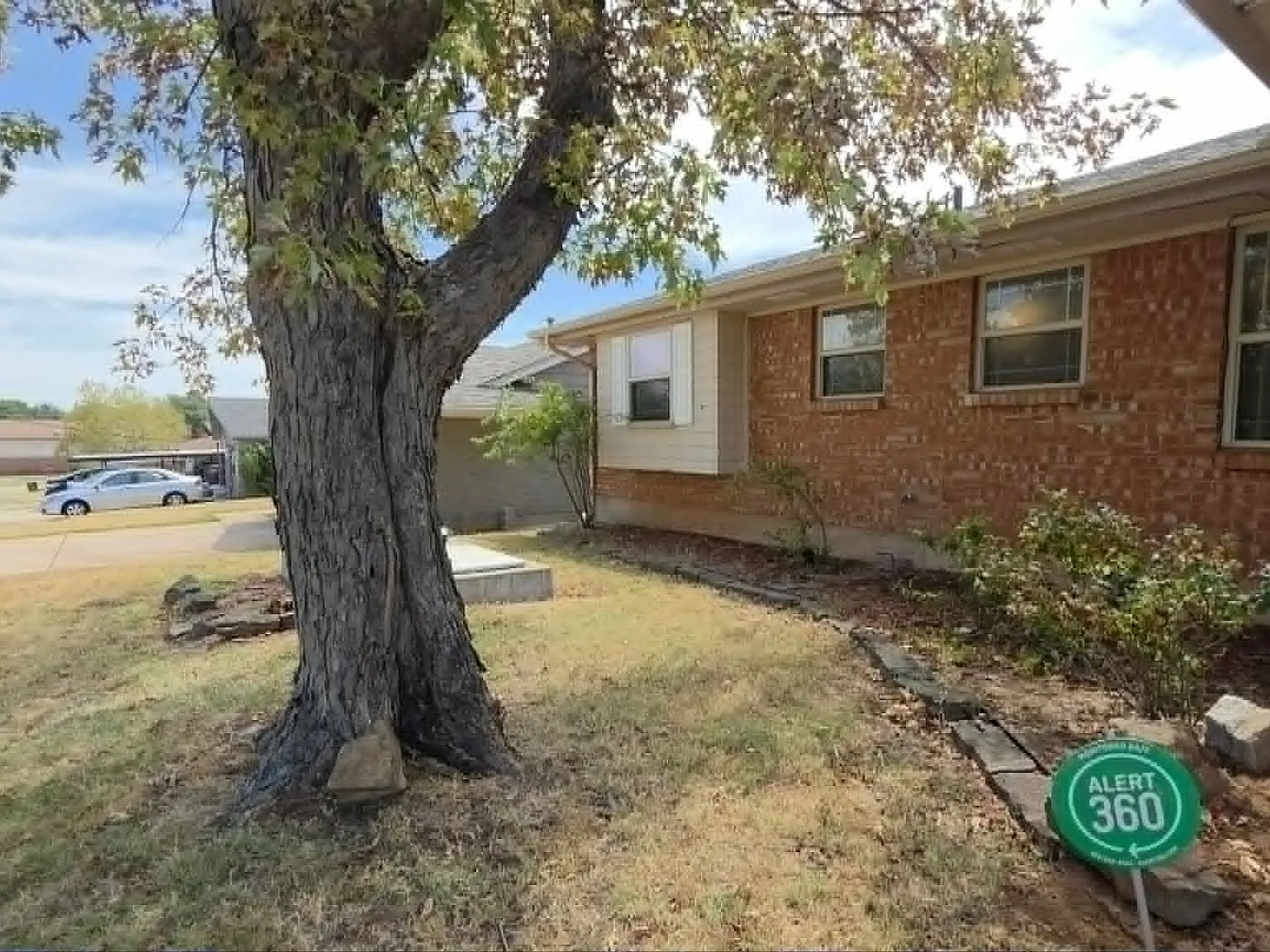 4 bed, 1.5 bath, 1234 sqft, $1,650 — Photo 3