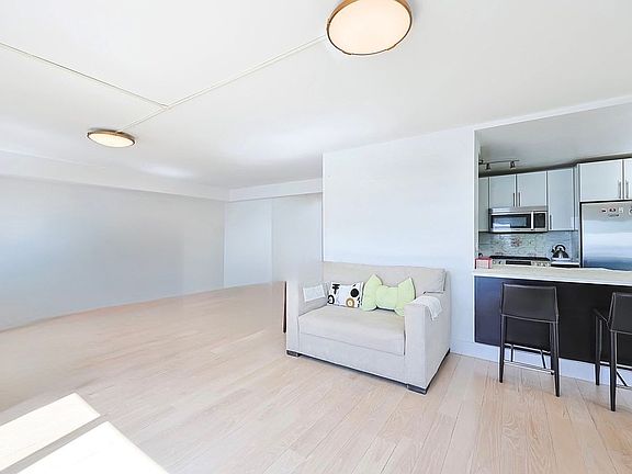 5th image of 200 Rector Pl APT 43D