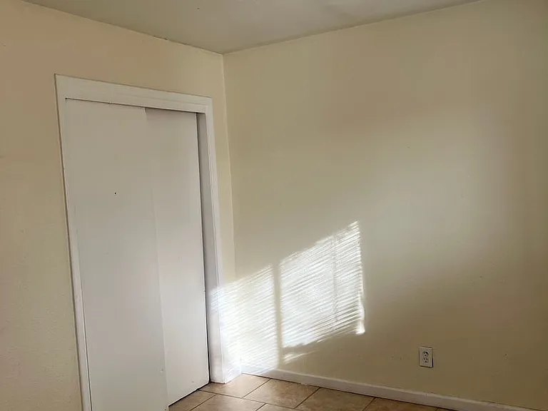 410 Virginia St NE — Photo 2