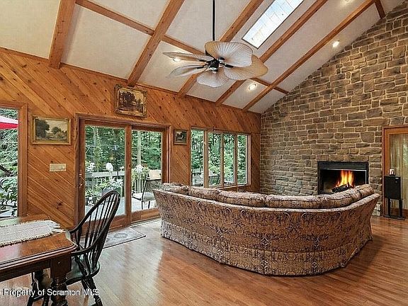 3rd image of 57 Woodcrest Ln