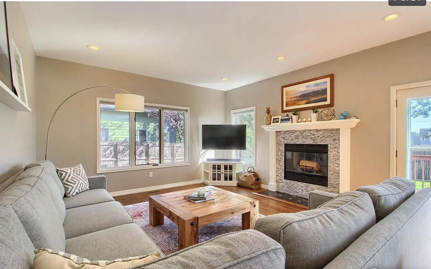 1130 Utica Cir — Photo 3