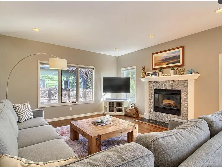 1130 Utica Cir — Photo 3