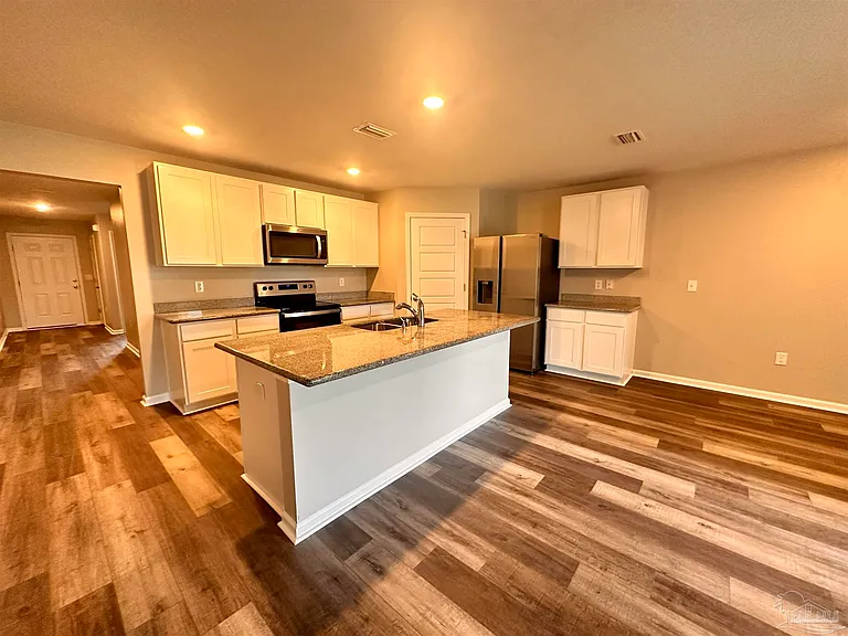 2348 Kirkwood Dr — Photo 4