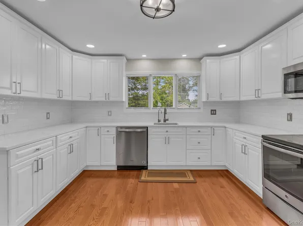 2810 Chestnut Avenue, Ronkonkoma, NY 11779