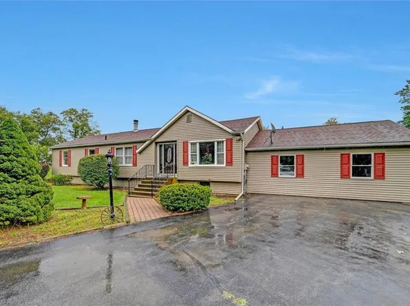 313 Steven Ct, Brodheadsville, PA 18322