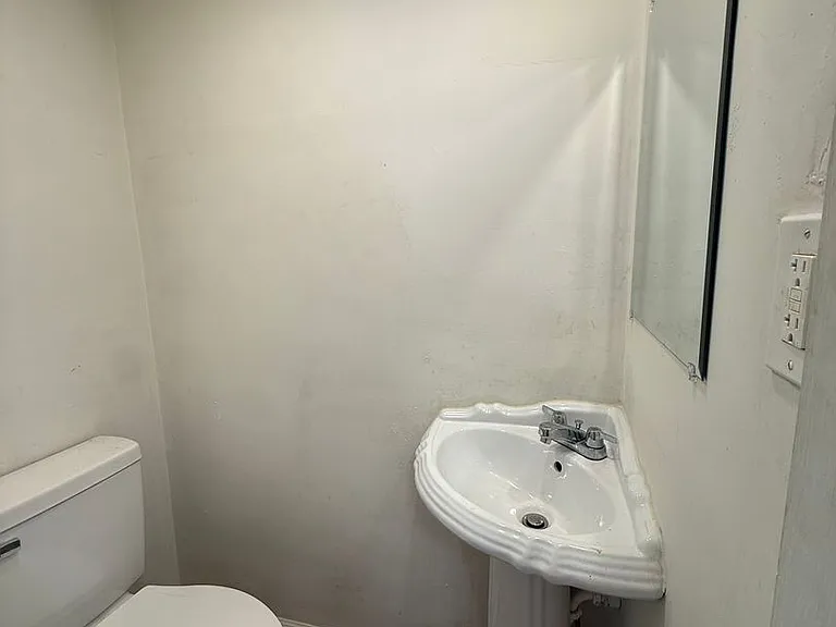 204 Kismet St — Photo 11
