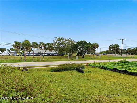 3rd image of 2513 N Banana River Dr