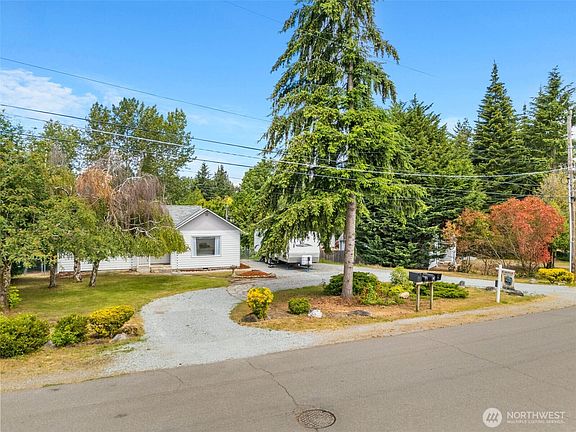 3rd image of 626 SW 142nd Street