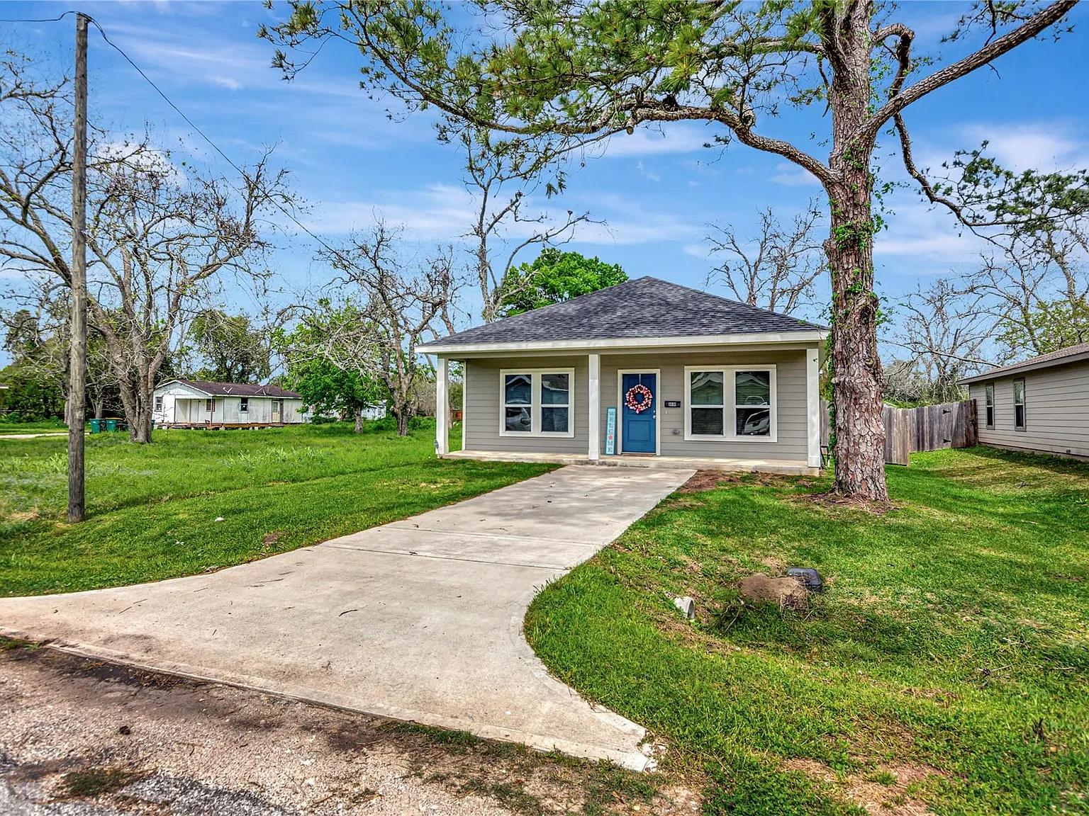 3 bed, 2.0 bath, 1200 sqft, $2,000 — Photo 3