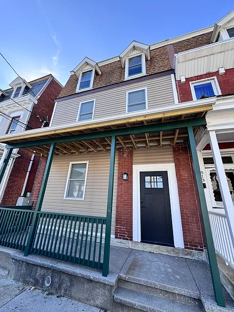 2 bed, $1,400 — Photo 1