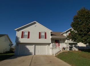 628 Nelson Dr, Grain Valley, MO 64029