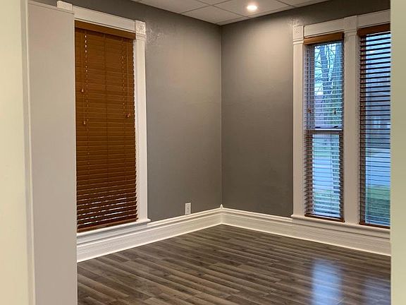 4th image of 603 E Lincolnway