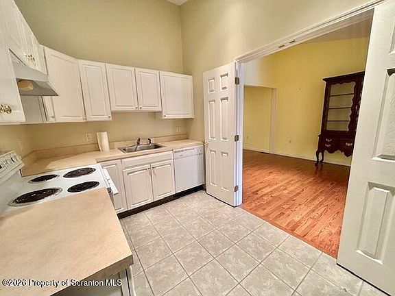 5th image of 15 Parkland Dr S #2