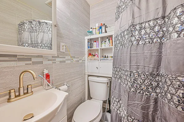 Sold by Felix Joseph | media 9