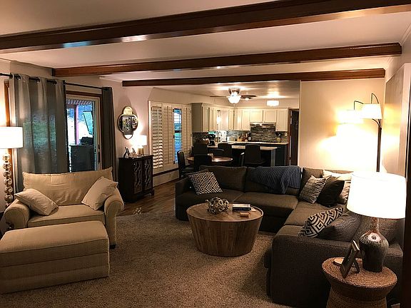 2nd image of 1045 E Oaks Manor Dr