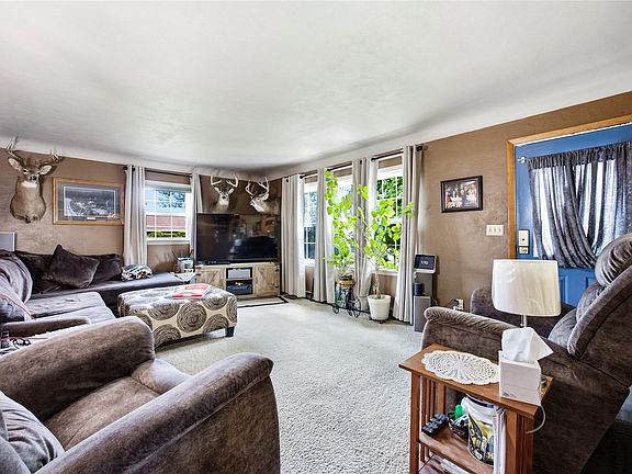 3rd image of 213 2nd St