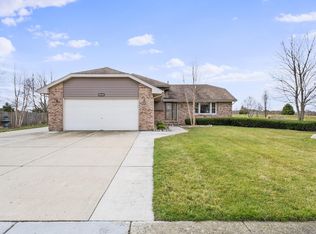 24255 W McDonald Ct, Shorewood, IL 60404