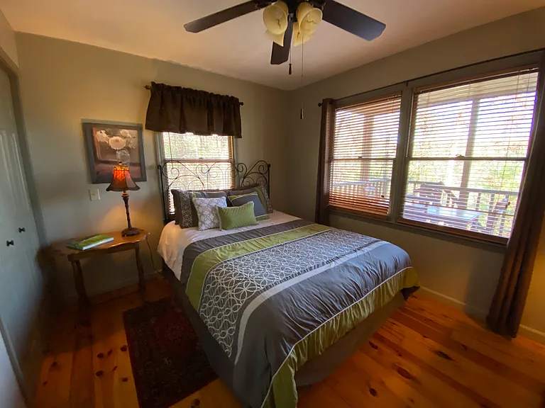 121 Woodstock Dr — Photo 12