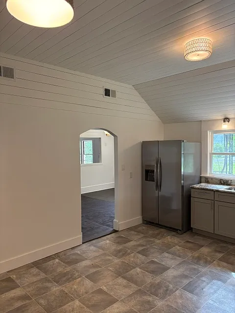 3 bed, 1250 sqft, $1,900 — Photo 4