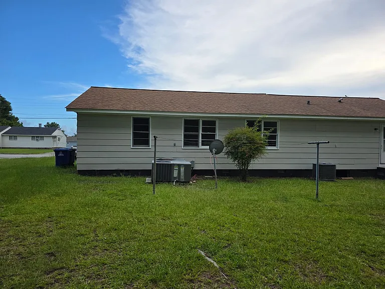 2266 Onslow Dr — Photo 16