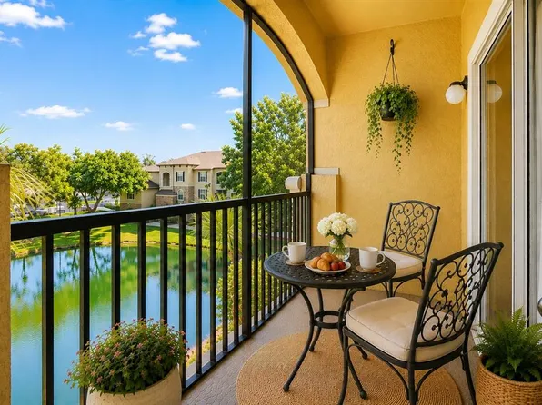10211 COURTNEY PALMS #303, TAMPA, FL 33619