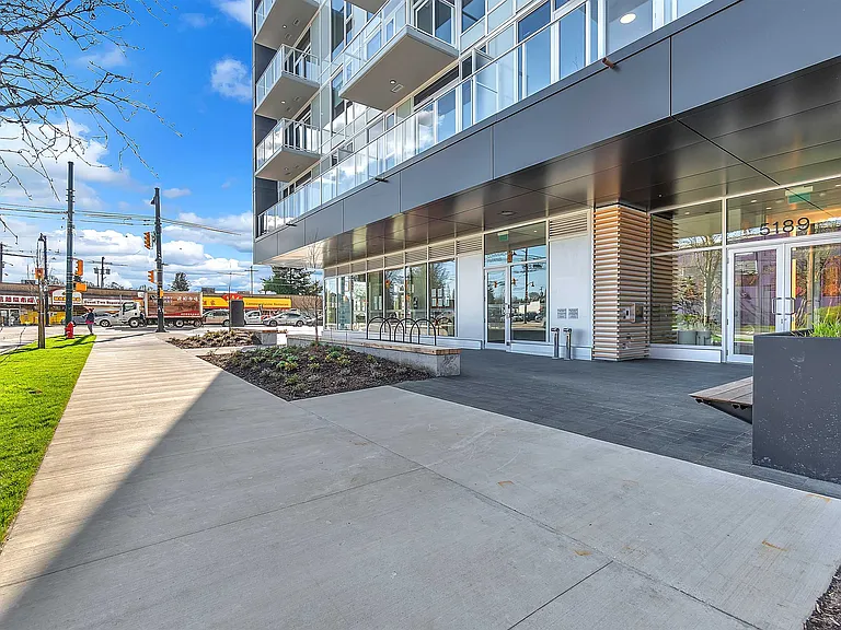 2729 Kingsway #4XX — Photo 32