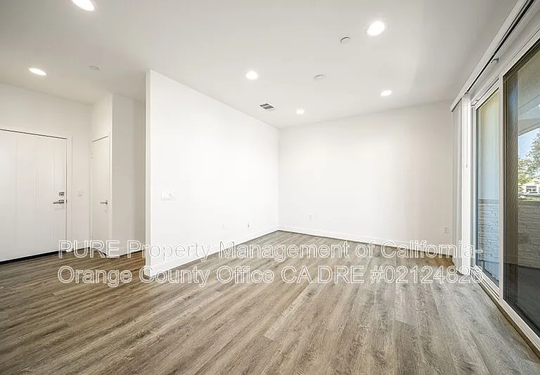 661 W 17th St — Photo 14