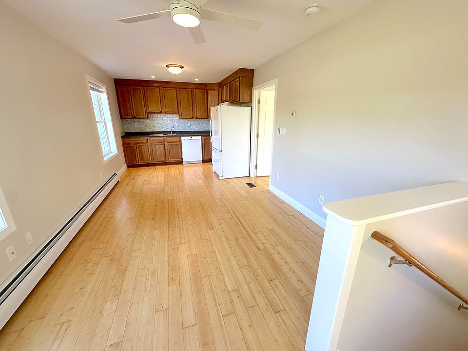 Kitchen-Living Area- 18' x 10'
Entry/Landing- 4' x 5'6"