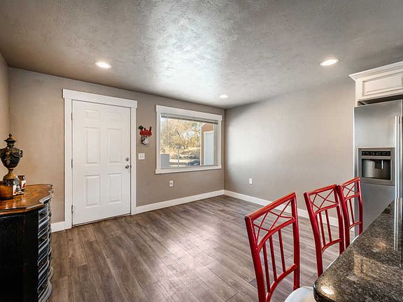 4th image of 1077 S Prospect St #B