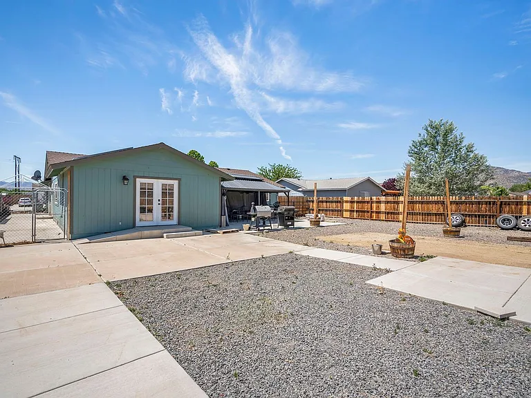 2072 Lonnie Ln — Photo 24