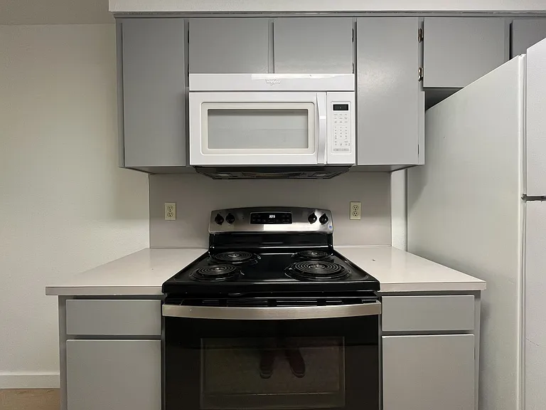 4634 SW Vermont St #4 — Photo 5