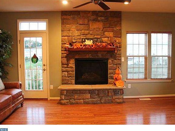 3rd image of 341 Cristaudo Ct