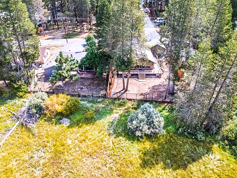 1090 Fairway Ave — Photo 35