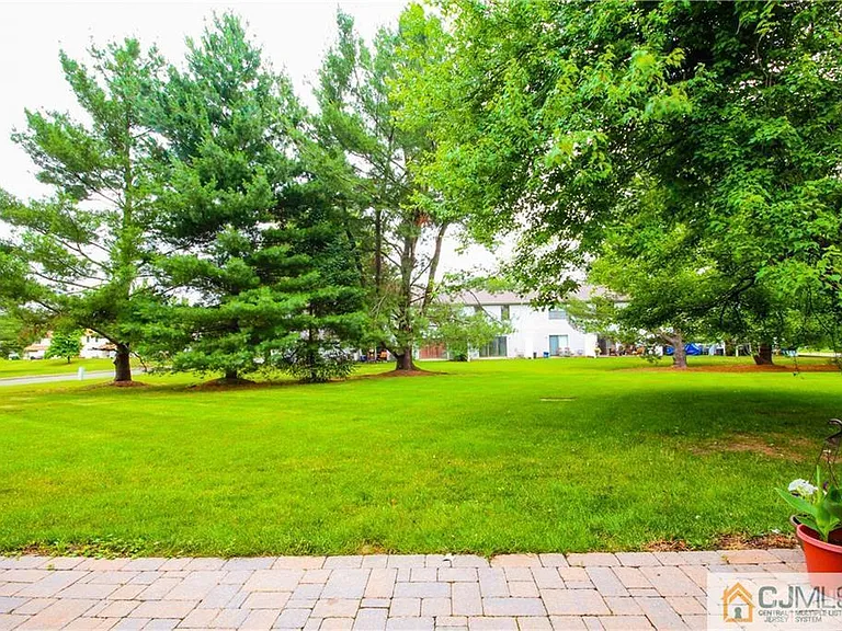 123 Pear Tree Ln — Photo 12