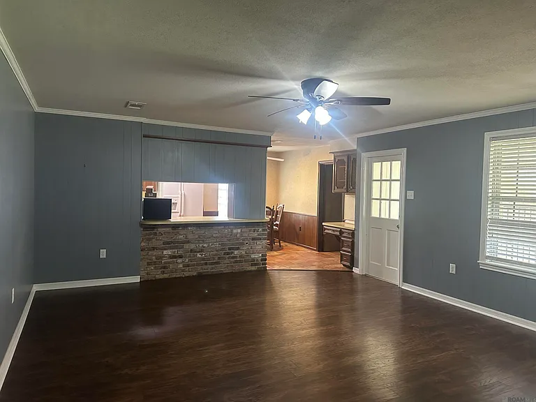735 Bromley Dr — Photo 3